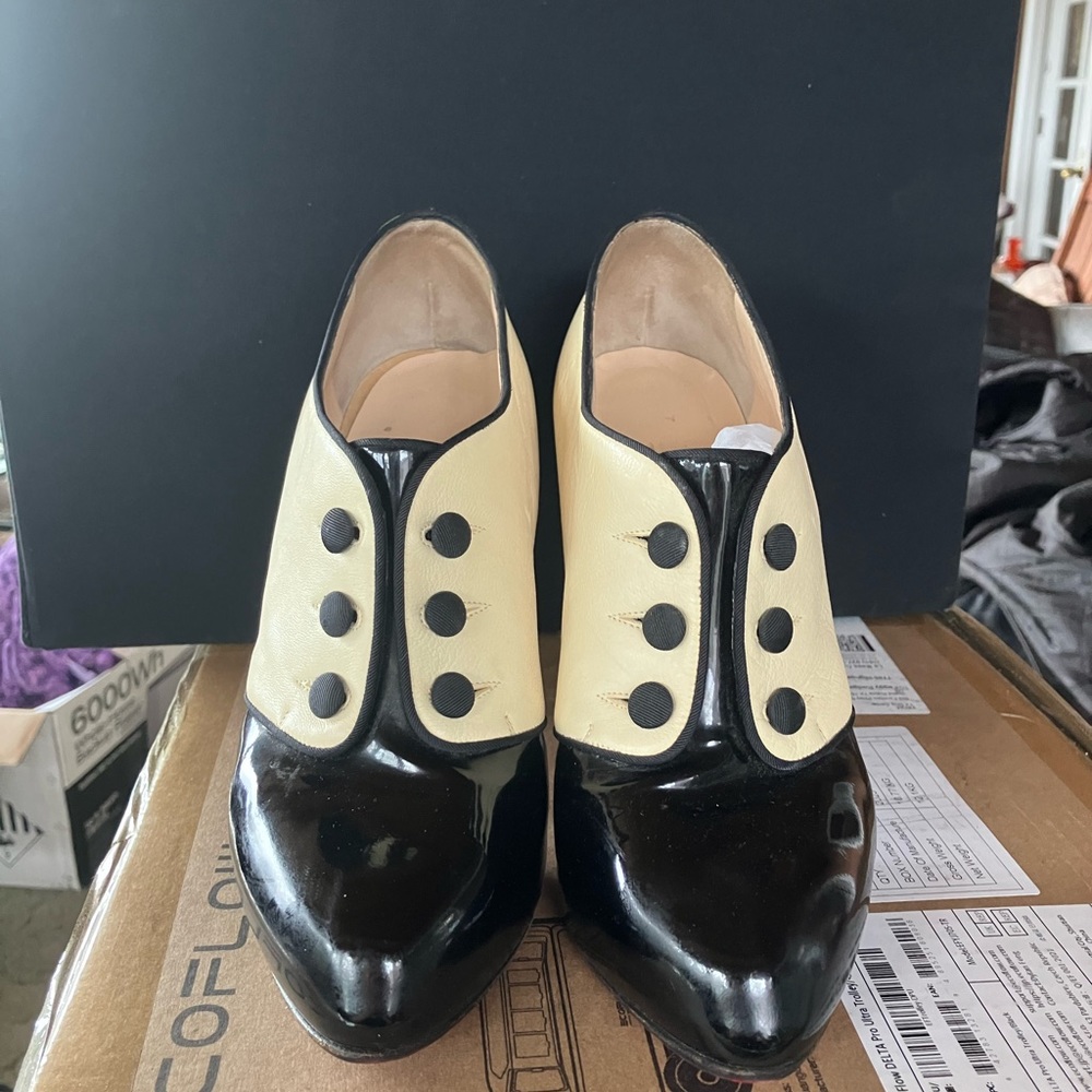 Christian Louboutin Esoteri pumps 39 US 7.5 - 8